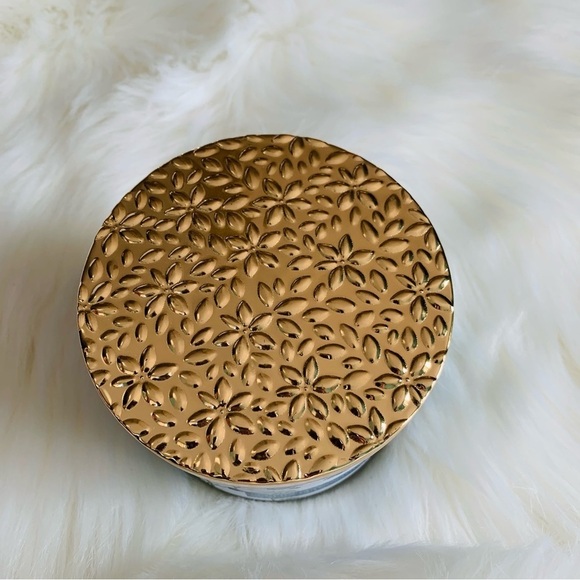 Bath & body Works Fresh Spring Morning NWT 3 wick candle Morning Dew Alo - Picture 2 of 6